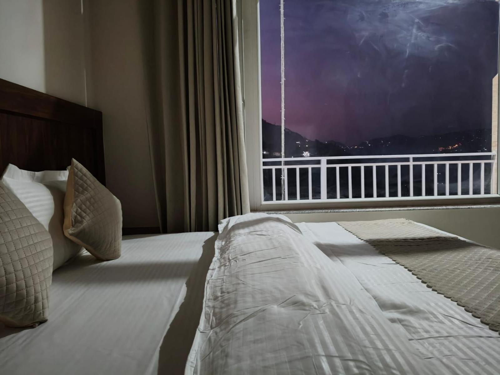 Hotel Mountain Shadow Kasauli Exteriér fotografie